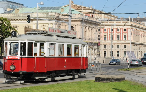 ldtimer 4023 aus dem Jahr 1927 als 1. Wiener Walzer Bim am Karlsplatz in Wien