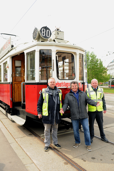 "Showauftritt" vor dem M 4149 am Karlsplatz.